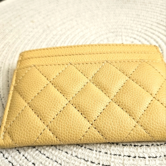 Rare Chanel Boy Card Holder โ Yellow Caviar Leather, Full Set, Giftable - Picture 4 of 6